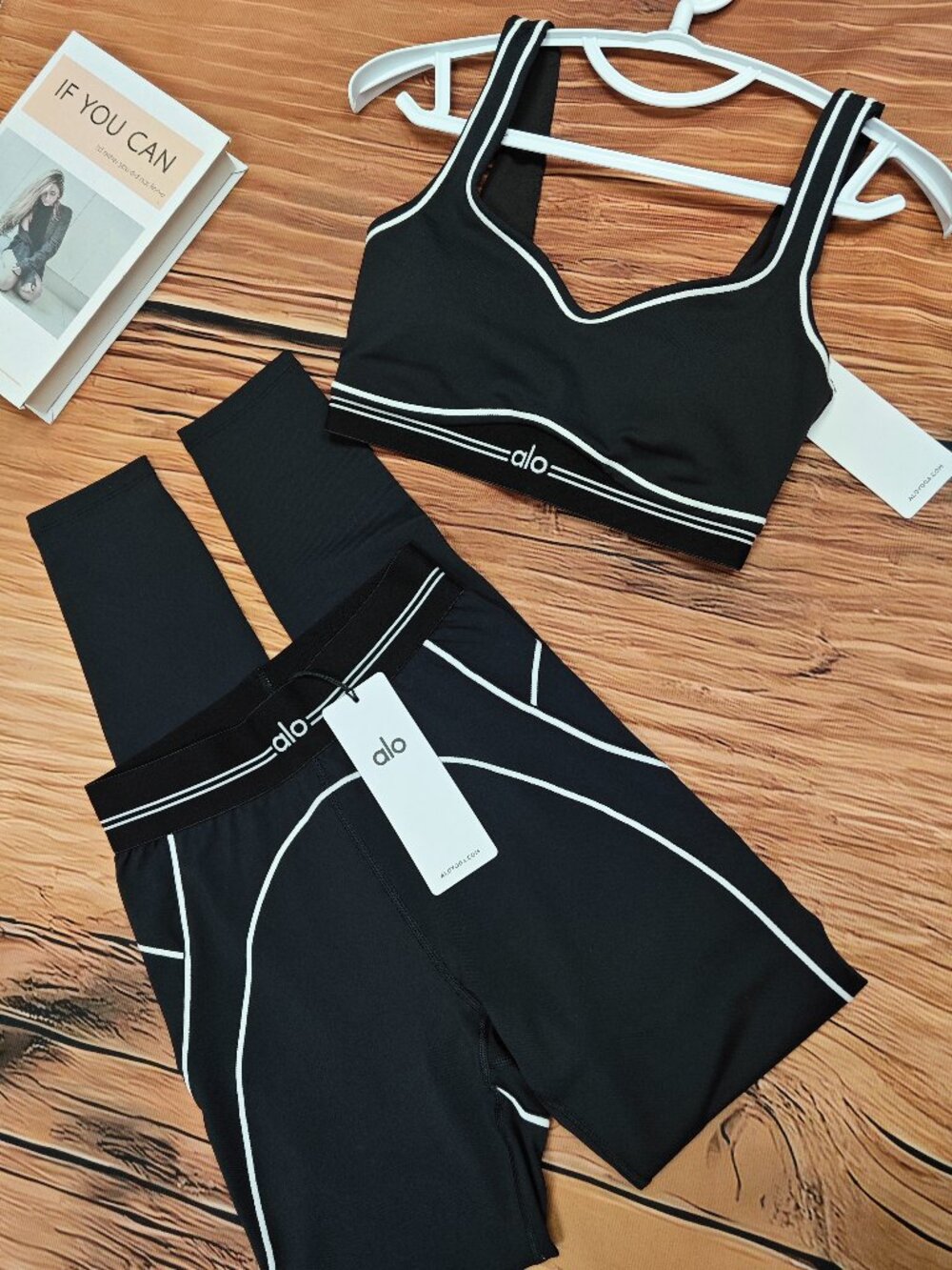 NWT ALO Yoga Airbrush Heart Throb Set 💕 Pilates & Workout Essential - Picture 2 of 9